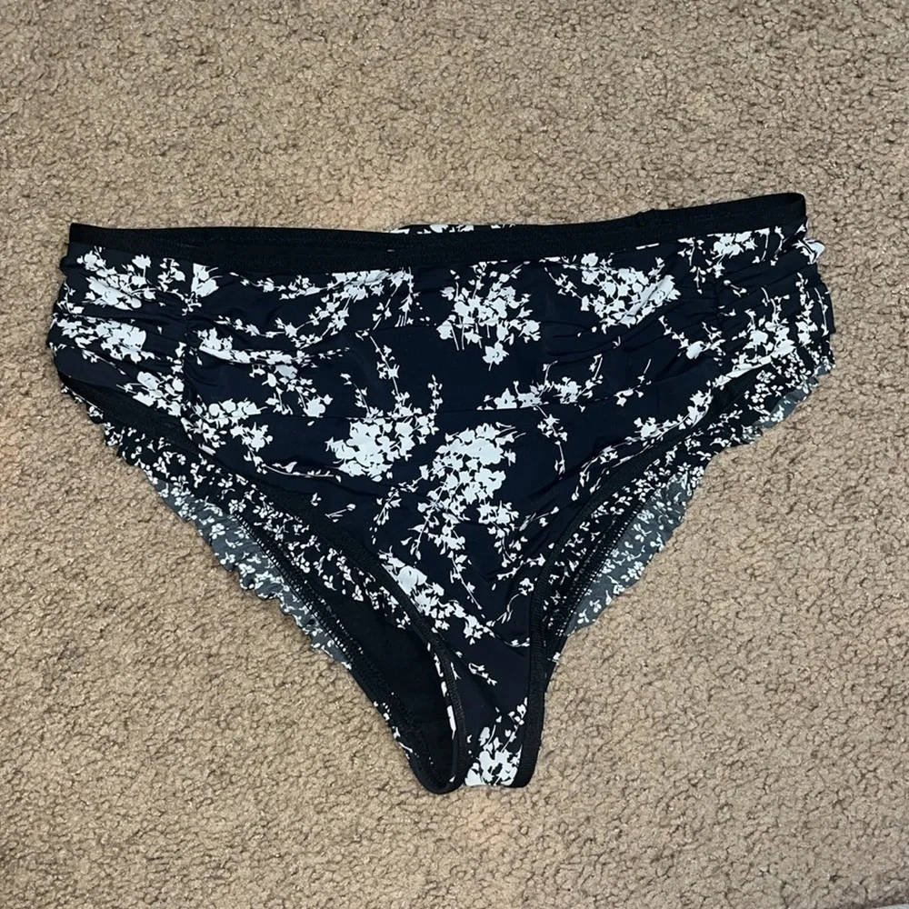 Michael Kors Collection Ruffle Floral Two-Piece Bikini Swimsuit Black White‎ 12